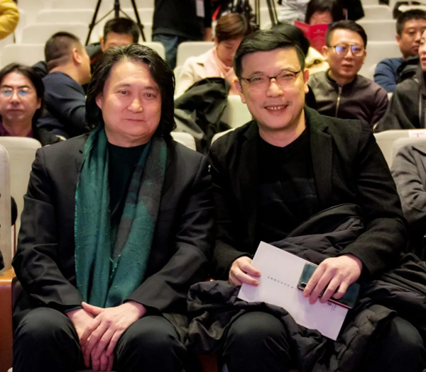 (刘冰先生与天津市创意产业协会会长薛义先生合影留念)