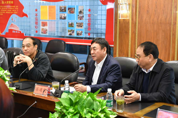 天津摩天集团董事长,天津东盟经贸促进会会长苏建民热情接待了调研组